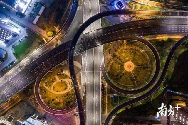 中国,不需要道歉!!!桌子的生活观!